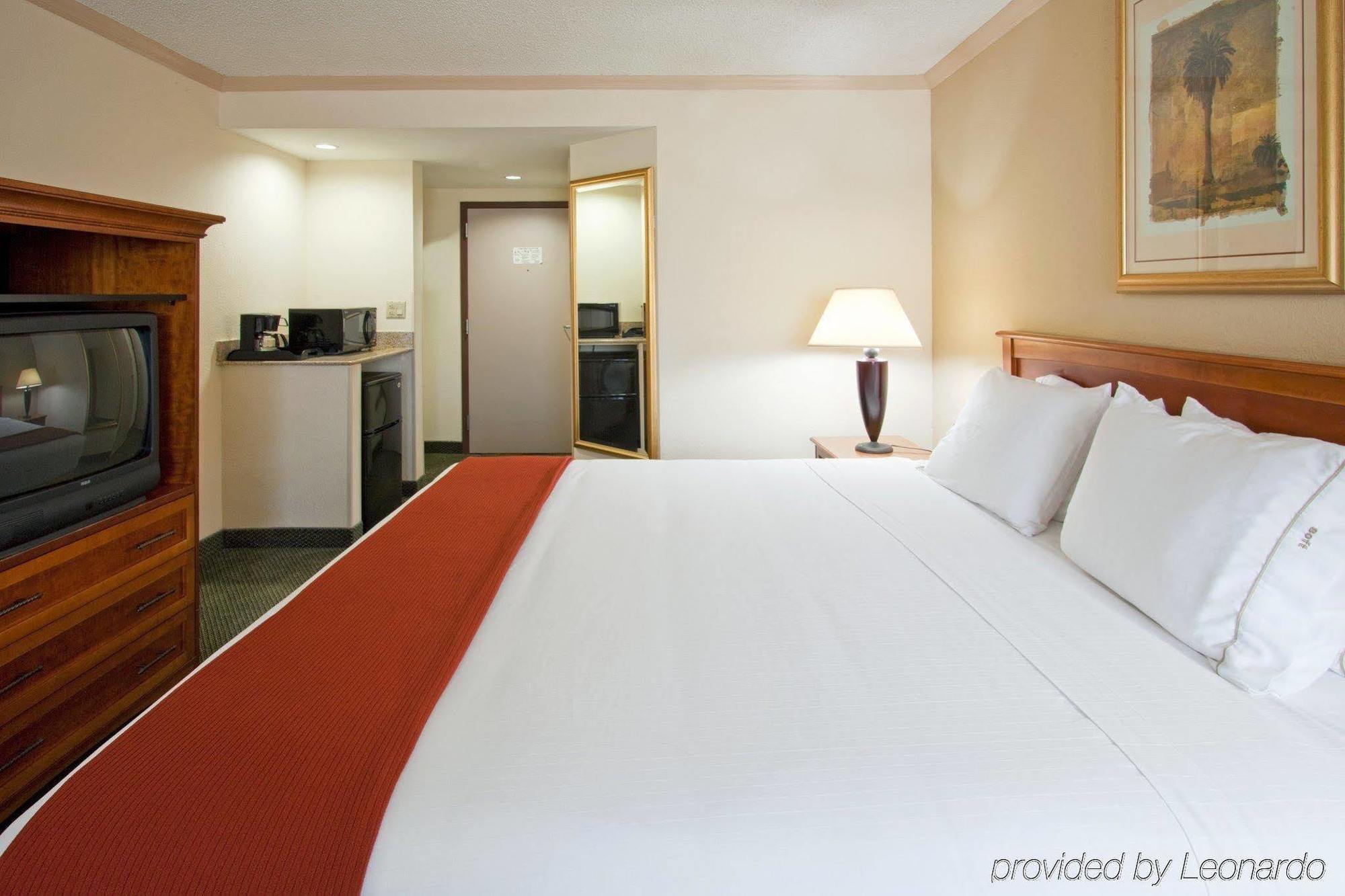 Holiday Inn Express Hotel & Suites Miami - Hialeah, An Ihg Hotel Exterior photo